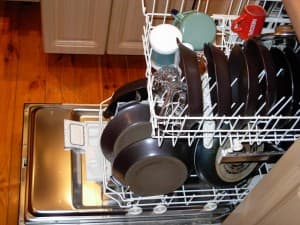 Dishwasher_with_dishes